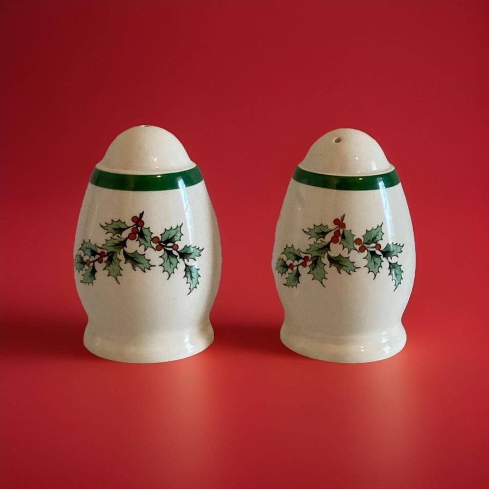 Vintage Spode Christmas Tree Hollyberry Salt and Pepper Shakers 3" Green Trim